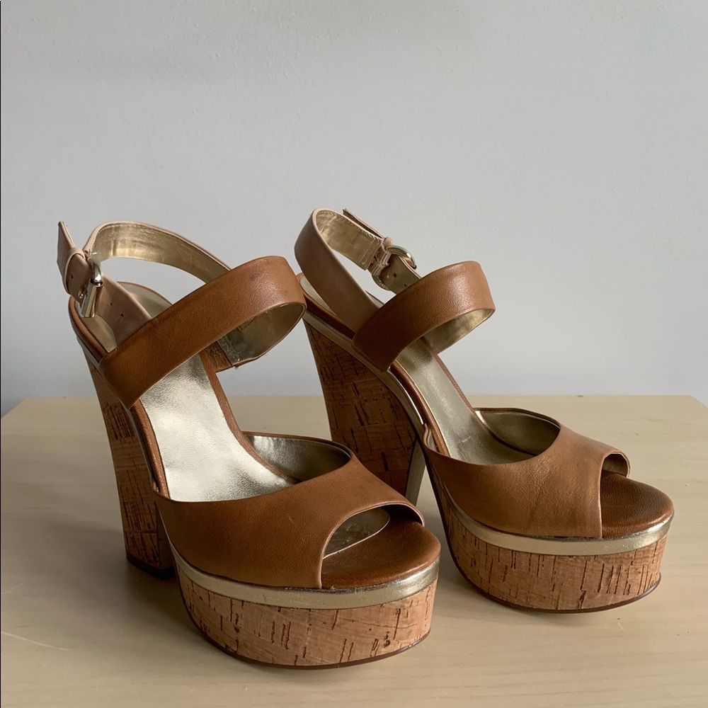 GUESS Women's Jadynn Wedge Sandal, Natural